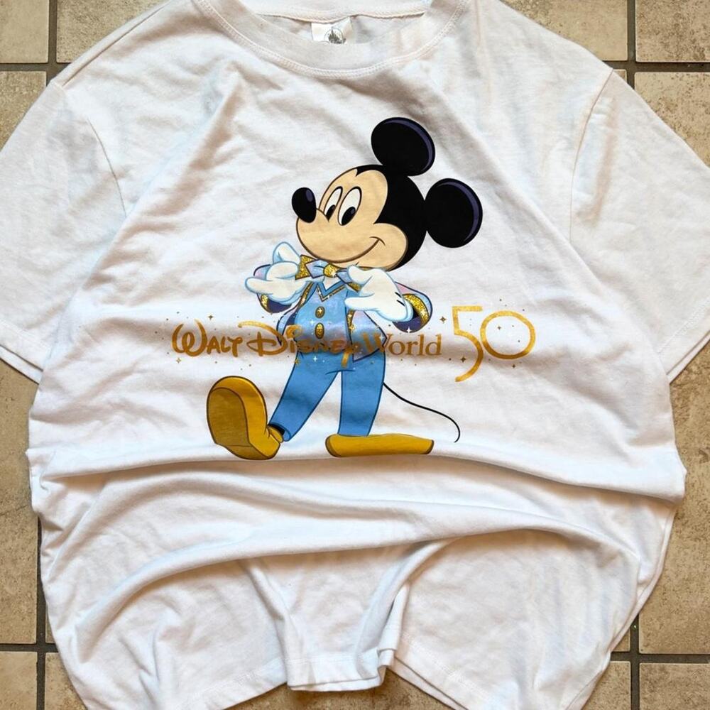 Disney 50th Anniversary Christmas Graphic Tee - Size M